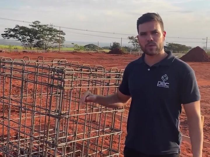 Armaduras de fundação em obra industrial